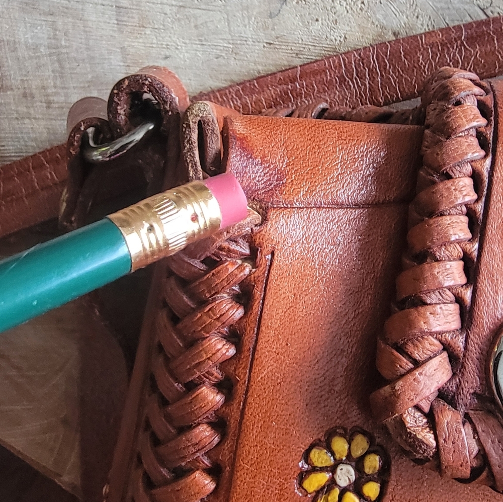 Handcrafted Floral Leather Crossbody W/ Twist Lock Made In Mexico. - Picture 9 of 9